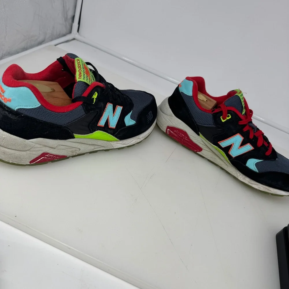 New Balance 580 Men 9.5 Black Red Light Blue RevLite Running Shoes MRT580SS
